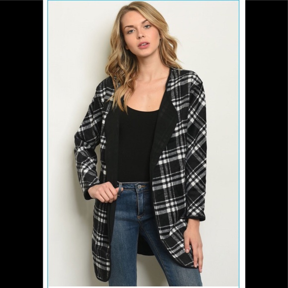 1 left❤️pretty white and black plaid cardigan - Picture 2 of 4